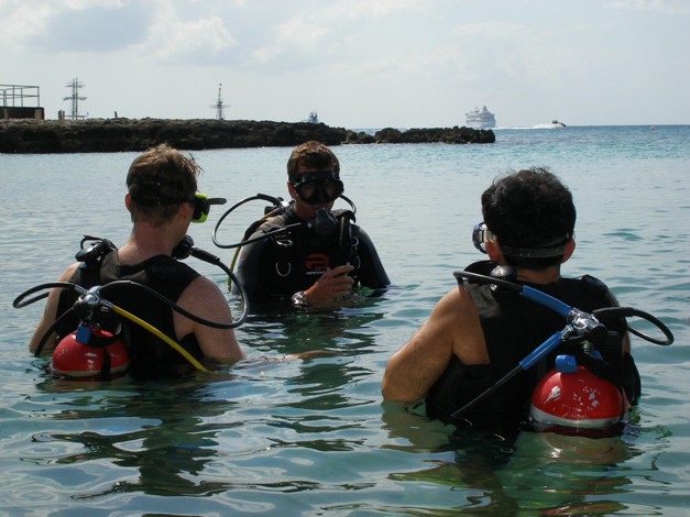 Discover Scuba Diving in Grand Cayman with Lobster Pot Dive Center